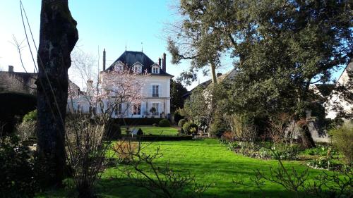 Demeure centre village : B&B / Chambres d'hotes proche de Saint-Symphorien-le-Château