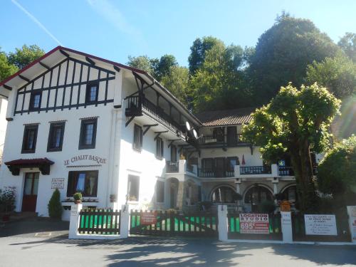 Le Chalet Basque : Appartements proche de Monlong