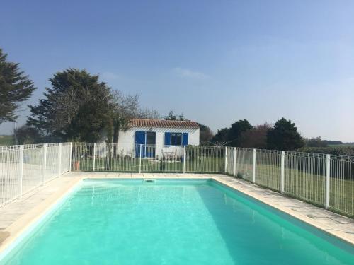 Studio avec piscine : B&B / Chambres d'hotes proche de La Barre-de-Monts