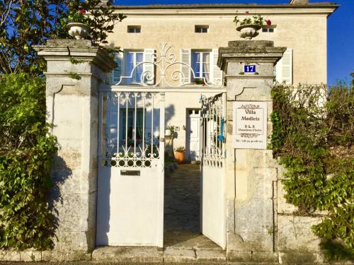 Villa Medicis : B&B / Chambres d'hotes proche d'Agonac
