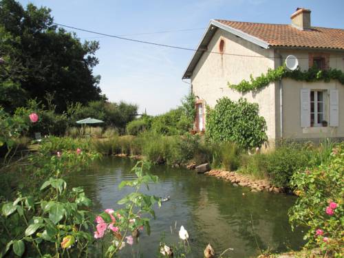 Chez Tartaud : Maisons de vacances proche de Lathus-Saint-Rémy