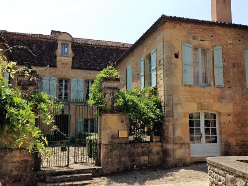 Le Prieuré du Château de Biron : B&B / Chambres d'hotes proche de Gaugeac