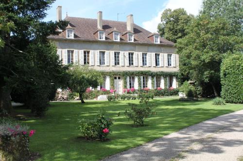 Chateau de Longeville : B&B / Chambres d'hotes proche de Saint-Bonnet-de-Four