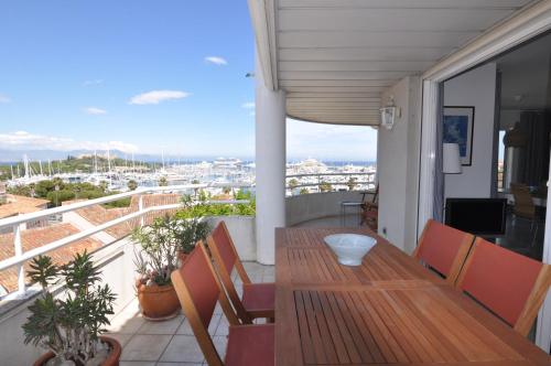 Stunning 2-bedroom apartment & panoramic sea view -StayInAntibes- 54 Soleau : Appartements proche d'Antibes