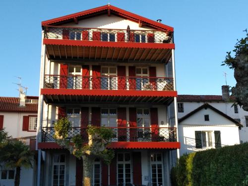 Jondoni Laurendi Kanbo : Appart'hotels proche d'Ustaritz
