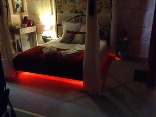 Chambre VENUS avec Jacuzzi privatif : Love hotels proche de Saint-Rémy-en-Rollat