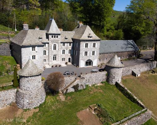 Château du Puech : B&B / Chambres d'hotes proche de Saint-Symphorien-de-Thénières