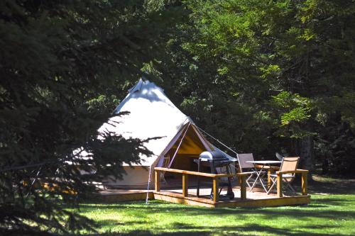 Glamping at Camping La Source : Tentes de luxe proche de Châteauneuf-d'Oze