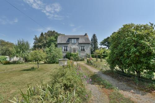 Grande maison de charme Bretonne : Maisons de vacances proche de La Chapelle-aux-Filtzméens