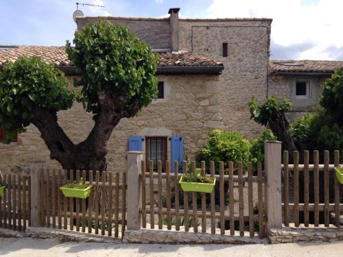 La petite maison en pierres : Maisons de vacances proche de Gras