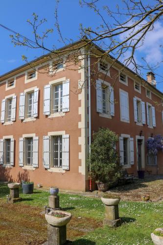 Domaine De Marlas - Gîte de Charme : Maisons de vacances proche de Saint-Félix-de-Tournegat