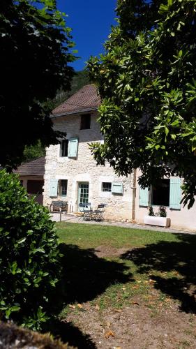 Gîte entre Vignes et Montagne : Maisons de vacances proche de Lhuis
