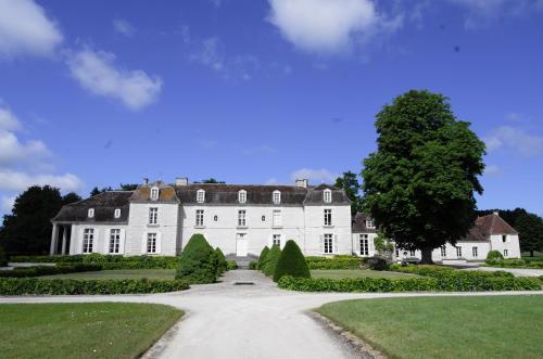 Château de Villemorien : Maisons de vacances proche de La Loge-Pomblin