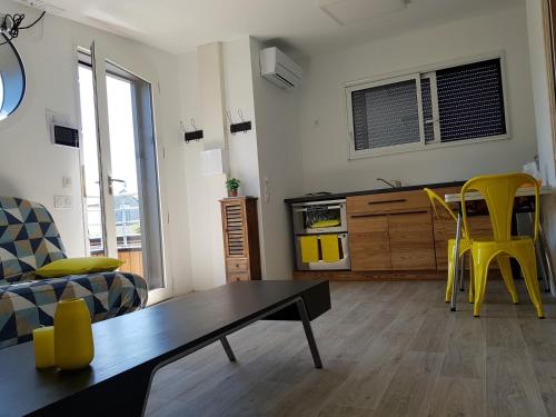 Angers Green Lodge - Yellow Sun Appartement : Appartements proche de Montreuil-sur-Loir