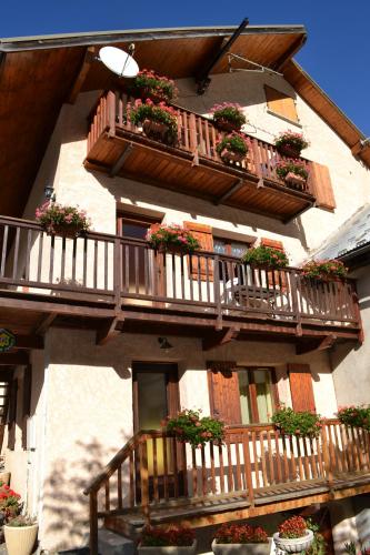 Le balcon fleuri : Appartements proche de La Roche-de-Rame