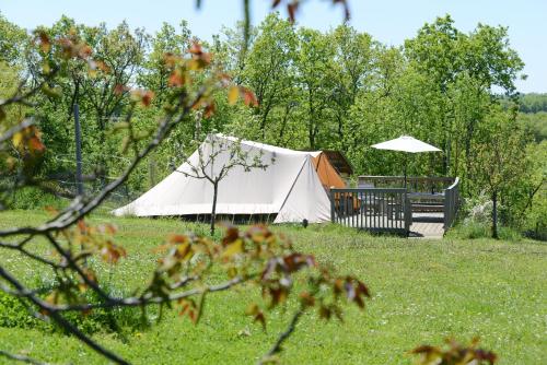 Ingerichte tenten Domaine les Gonies : Tentes de luxe proche de Saint-Vite