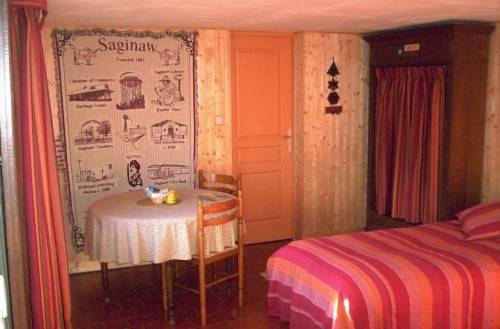 Manoir du Val Harangt : B&B / Chambres d'hotes proche de Roiville