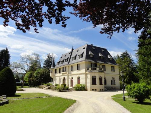Villa Bagatelle : Appartements proche de Saint-Laurent-du-Pont