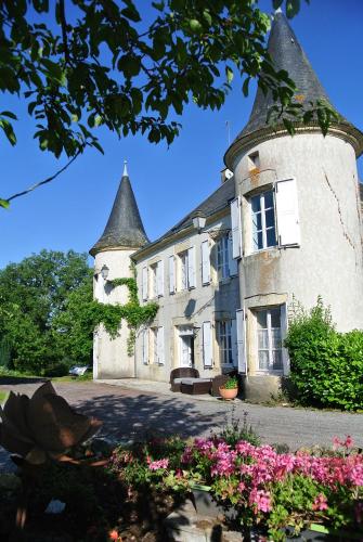 Chateau L'Orangerie : B&B / Chambres d'hotes proche de Lhoumois
