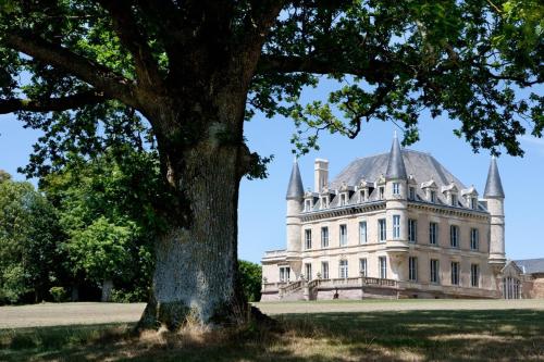 Chateau De La Goujonnerie : B&B / Chambres d'hotes proche de La Châtaigneraie