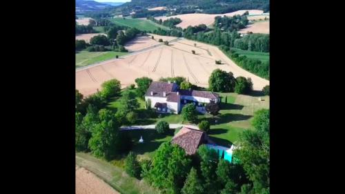 Landhuis, oneindig uitzicht, 30ha land, privé zwembad : Maisons de vacances proche de Saint-Sylvestre-sur-Lot