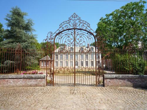 Château de Plessier-Roza : B&B / Chambres d'hotes proche de Thézy-Glimont