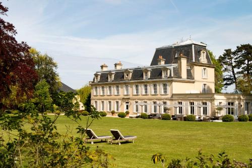 Chateau La Cheneviere : Hotels proche de Maisons