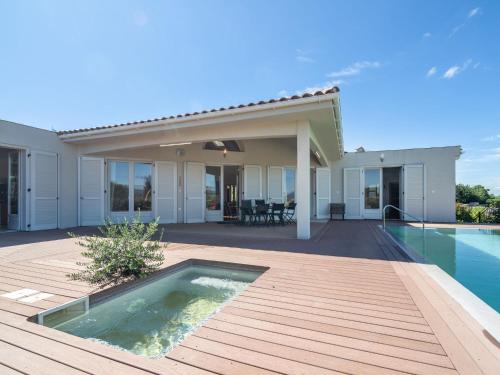 Luxury Villa with Private Swimming Pool in Oupia : Villas proche d'Oupia