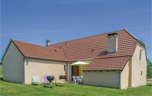 Three-Bedroom Holiday Home in Montfaucon : Maisons de vacances proche de Caniac-du-Causse