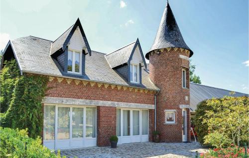 Amazing home in Roisel with 3 Bedrooms and WiFi : Maisons de vacances proche de Mesnil-Bruntel