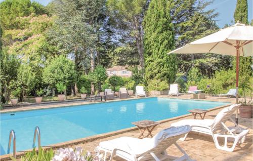 Nice home in Lanon de Provence with 2 Bedrooms, WiFi and Outdoor swimming pool : Maisons de vacances proche de La Fare-les-Oliviers