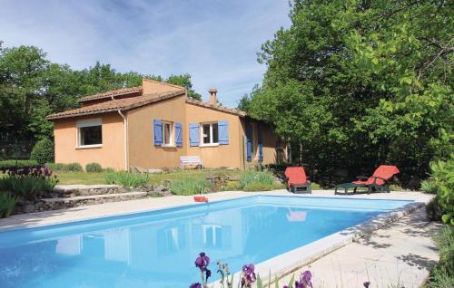 Beautiful Home In Mayres With 8 Bedrooms, Private Swimming Pool And Outdoor Swimming Pool : Maisons de vacances proche de Luc