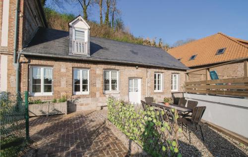 Stunning home in Fontaine le Dun with 3 Bedrooms and WiFi : Maisons de vacances proche de Bourville