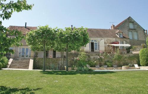 Beautiful home in Montreal with 3 Bedrooms, WiFi and Outdoor swimming pool : Maisons de vacances proche de Sauvigny-le-Bois
