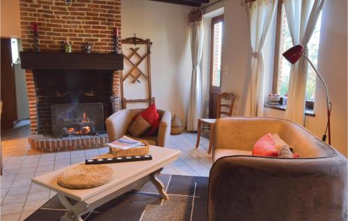 Two-Bedroom Holiday Home in Romery : Maisons de vacances proche de Crupilly