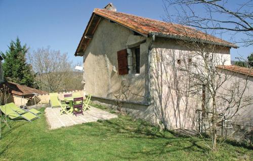 Amazing home in Grignols with 2 Bedrooms and WiFi : Maisons de vacances proche de Manzac-sur-Vern