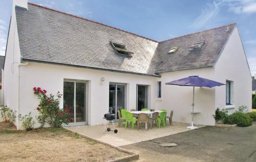 Stunning home in Ile-Tudy with 5 Bedrooms and WiFi : Maisons de vacances proche de Île-Tudy