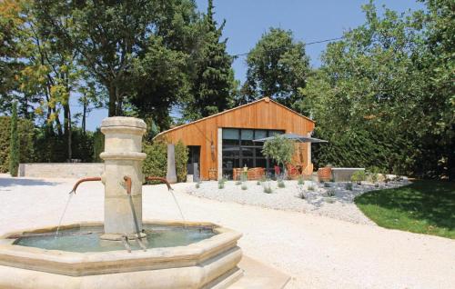 Beautiful Home In La Batie Rolland With 2 Bedrooms, Wifi And Outdoor Swimming Pool : Maisons de vacances proche de Charols