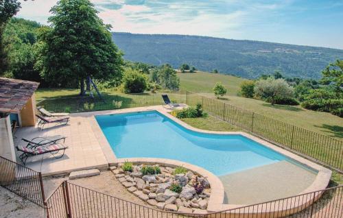 Awesome Home In Sainte Croix--lauze With Wifi, Private Swimming Pool And Outdoor Swimming Pool : Maisons de vacances proche de Banon