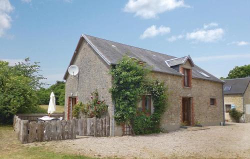 Nice home in Brucheville with 3 Bedrooms and WiFi : Maisons de vacances proche d'Auvers