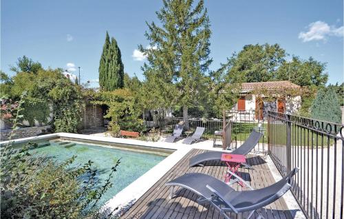 Stunning home in Velleron with 3 Bedrooms, Internet and Outdoor swimming pool : Maisons de vacances proche de Velleron