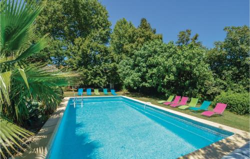 Awesome Home In Jonquires With Wifi, Private Swimming Pool And Outdoor Swimming Pool : Maisons de vacances proche de Jonquières