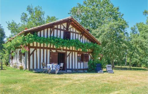 Beautiful home in Vert with 2 Bedrooms and WiFi : Maisons de vacances proche de Labrit