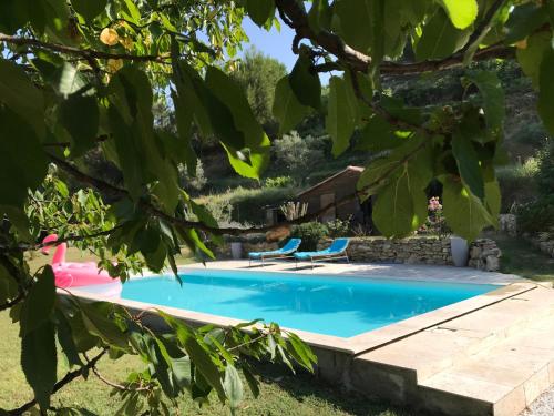 Maisonnette et piscine : Maisons d'hotes proche de Martigues