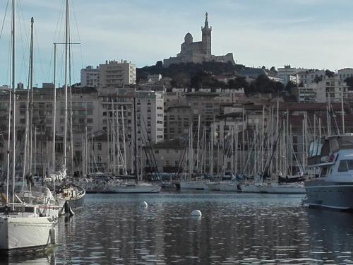 Agréable studio avec extérieur : Appartements proche du 8e Arrondissement de Marseille