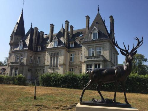 Napoleon Chateau Luxuryapartment for 18 guests with Pool near Paris! : Appartements proche de Jaulzy