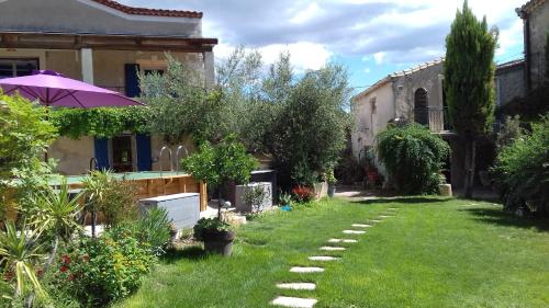 Gites du Mas Gibert à SAUSSINES entre Nimes et Montpellier : Maisons de vacances proche de Garrigues