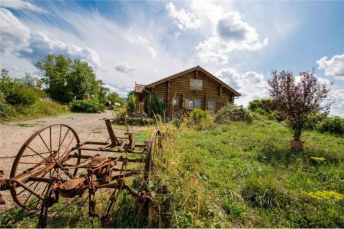 Le Chalet du Chemin et sa Roulotte : Maisons de vacances proche de Creutzwald