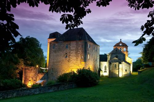 Chateau de Lissac : Maisons d'hotes proche de Chasteaux