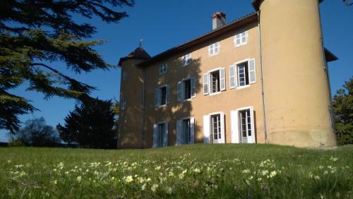 Château La Violette : B&B / Chambres d'hotes proche de Saint-Jeoire-Prieuré